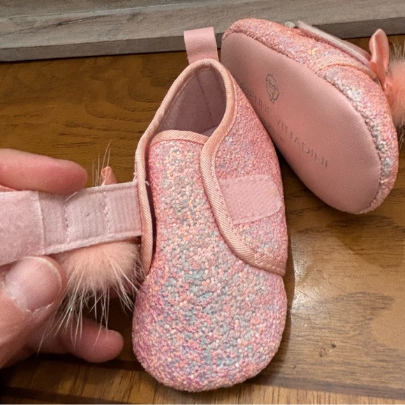 Adrienne vittadini Sparkly Pink Baby Shoes with bow and puff  baby sz 4 - Picture 5 of 6